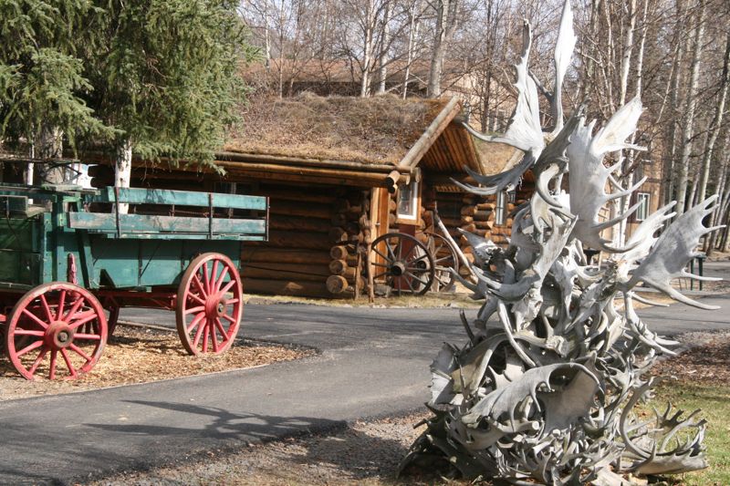 In Chena Hot Spring steht diese Denkmal an Elchgeweihen