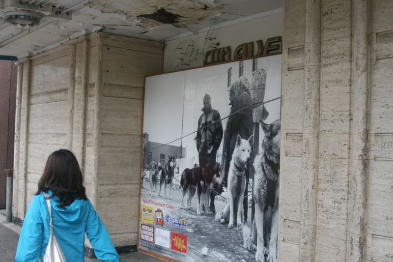 das 4th Avenue Theater berstand das Karfreitagserdbeben. Dafr verfllt es heute