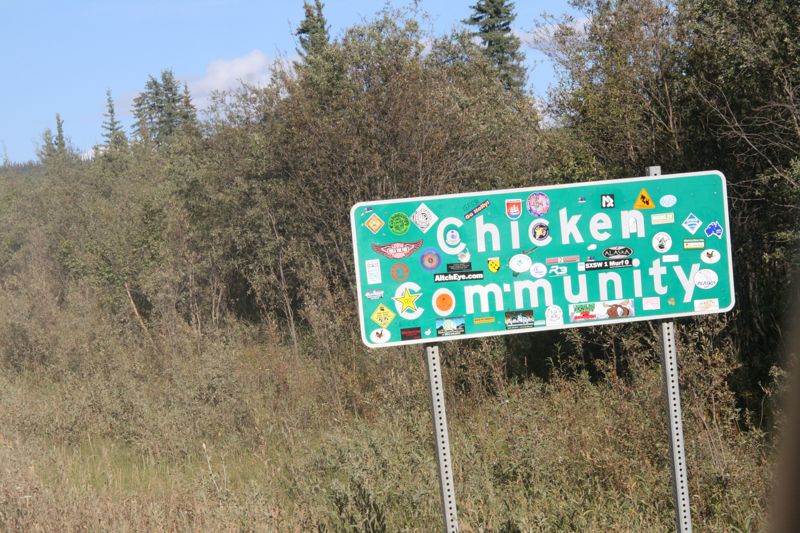 Chicken, Goldcamp und Beginn des Top of the World Hwy nach Dawson City, CAN. Besuchsmagnet