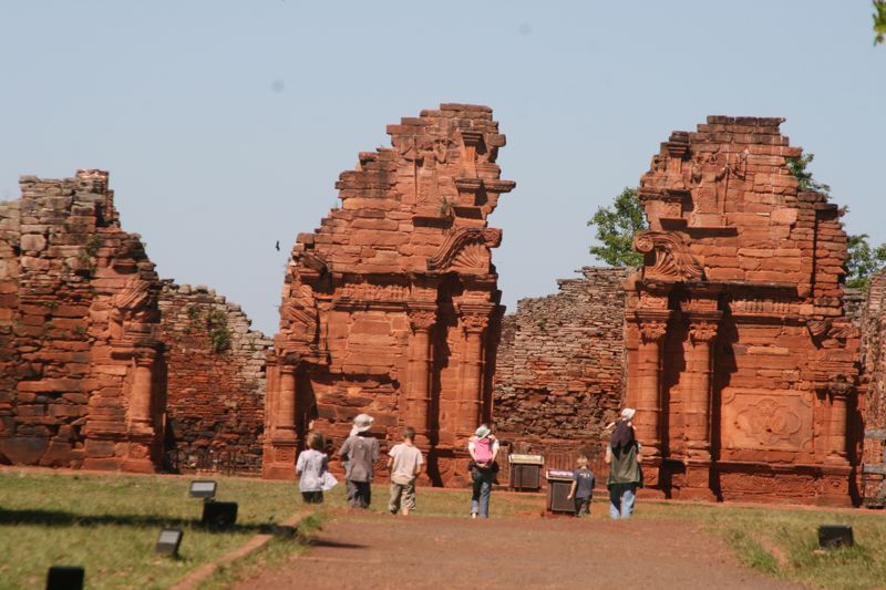 Jesuitenmissionsstation in San Ignacio. Und wen treffe ich? Die franzsische Grossfamilie