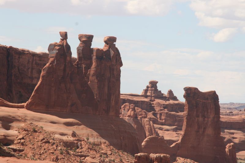 Und das ist der NP Arches in Utah, ein Genuss, die 2-stndige Fahrt vorbei an den Felsformationen