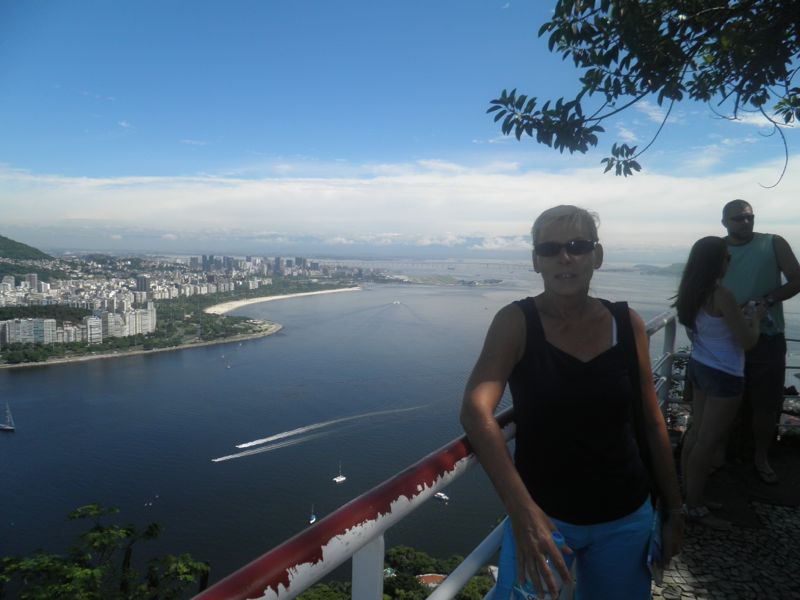 ... bereits von der von der Mittelstation, dem Morro da Urca, bietet sich ein grandioser Blick auf auf den Yachthafen