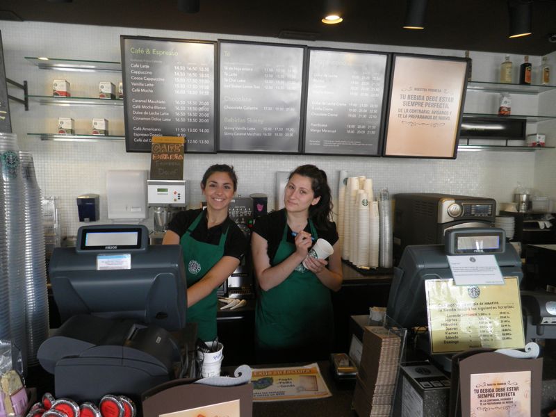 meine Starbuck-Starbesetzung: buenos dias, Peter, que tal? Un caf americano con leche petita y una medialuna como cada dia?? Es wird Zeit, abzureisen ...