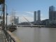 Im Puerto Madero. Die Fussgngerbrcke Puente de la Mujer.